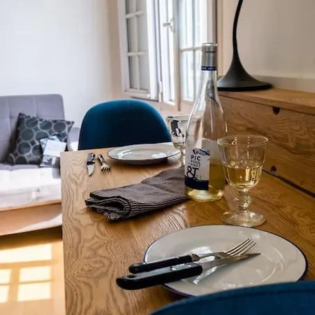 Cozy Flat, Sentier, 2 Guests Apartamento *